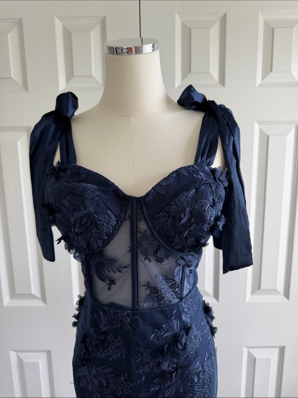 NWT Lulus Charisma Navy 3D Floral Bustier Tie Strap Wedding Guest Dress Size L - Picture 4 of 15